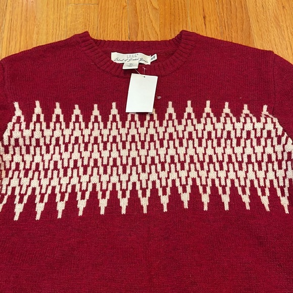 NWT H&M Men's Red Abstract Crewneck Sweater - Great for Fall, Winter, Holidays - Picture 3 of 10